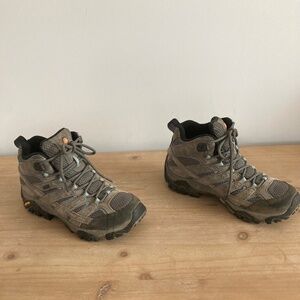 Merrell Women's Moab 2 Mid Waterproof Hiking Boots in color Granite, size 7